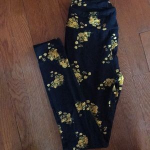 NWOT Lularoe floral OS leggings